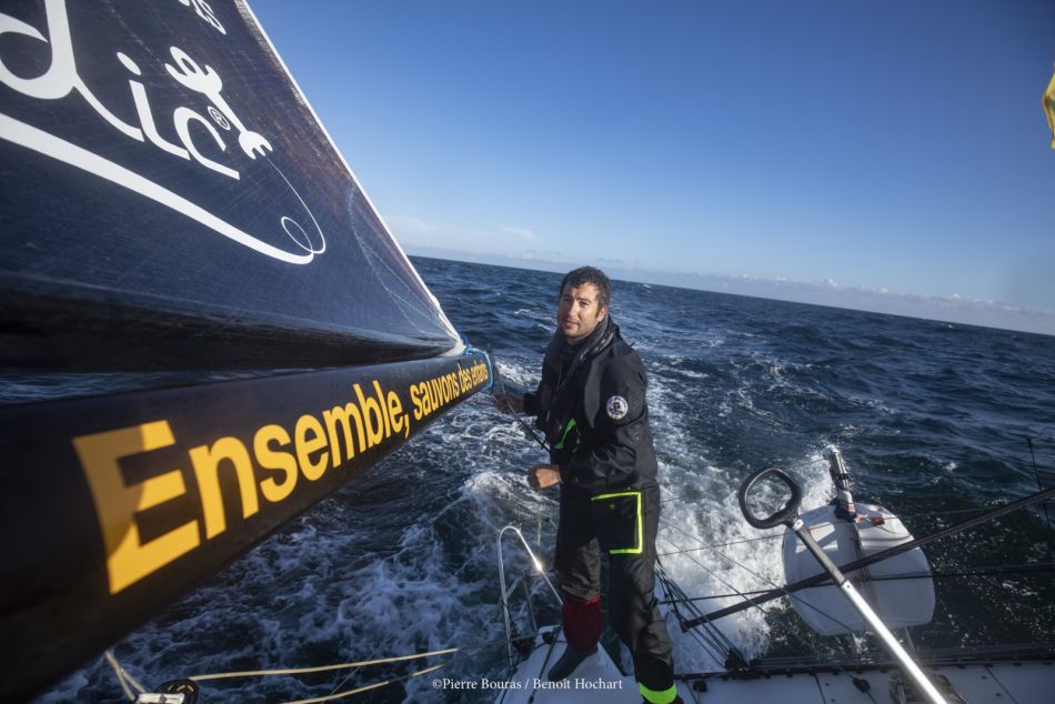 Benoit Hochart Navigue pour La Chaîne de l'Espoir 